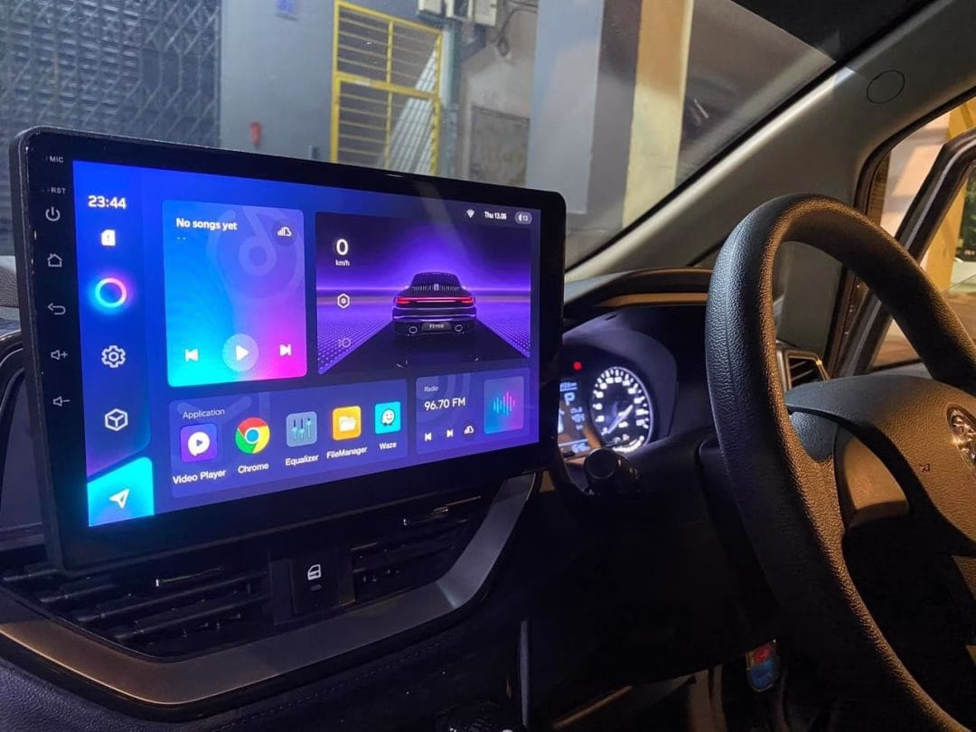 Toyota Voxy Noah English Radio - Image 7