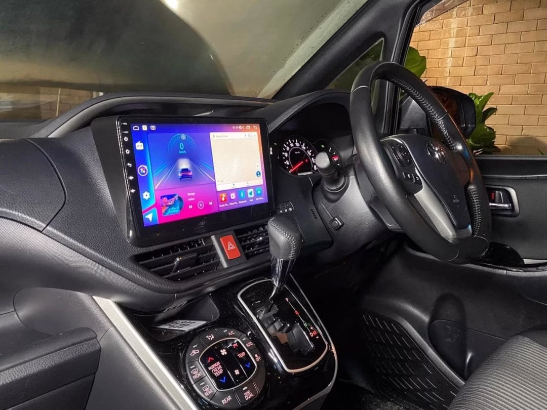 Toyota Voxy Noah English Radio - Image 5