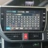 Car GPS navigation system screen displaying Japanese keyboard and settings.