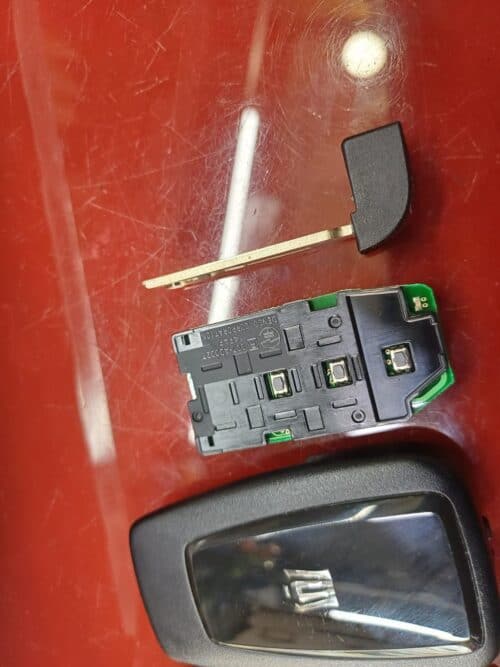 Lock and key for NavigationDisk system in vehicles.