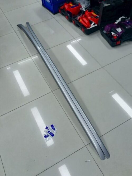 Car roof crossbars for secure luggage and cargo transport. Compatible with various vehicle models, e.