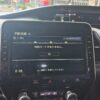 Car navigation system display showing map and settings in Japanese.